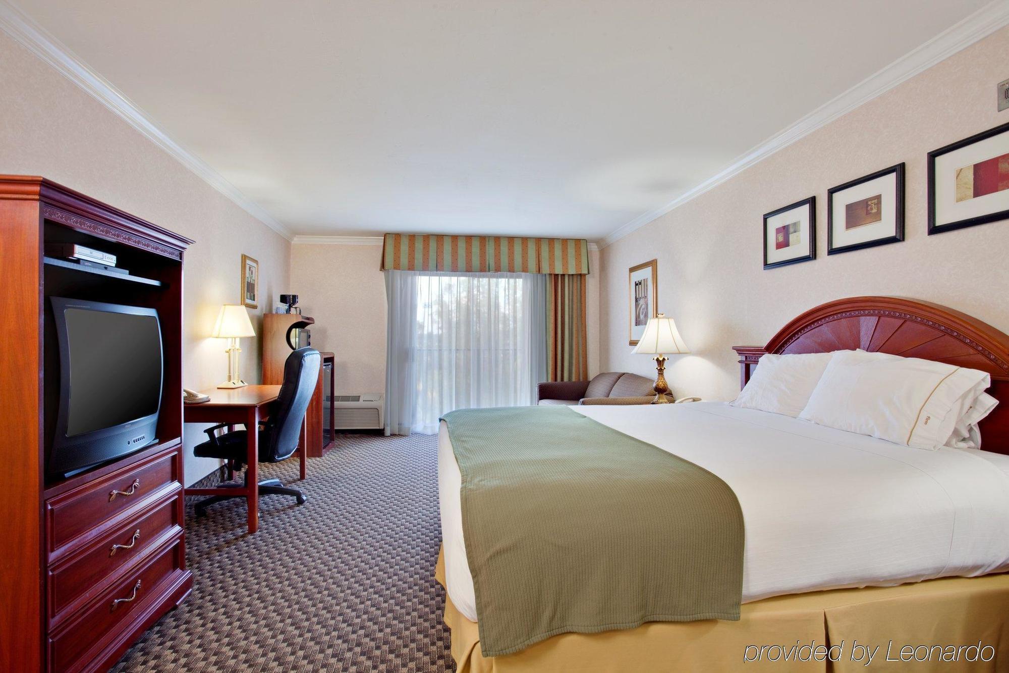 Best Western Plus La Mesa San Diego Room photo